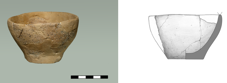 Миска типу M21, неорнаментована. Вінця зрізані рівно, дно виділене; домішка кам’яної і крем’яної жорстви. H – 6,2 см; R1 – 10 см; R4 – 4,8 см
