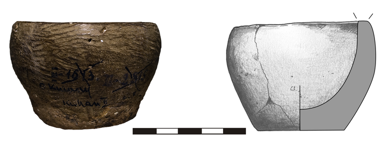Миска типу M21, неорнаментована. Вінця зрізані рівно, дно не виділене. Домішка товченого каміння і кременю. H – 5 см, R1 – 6,1 см, R4 – 3,9 см